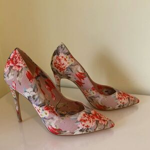 Aldo pump, spike heel, sz 6, floral twill fabric, EUC, feminine, unusual,colour